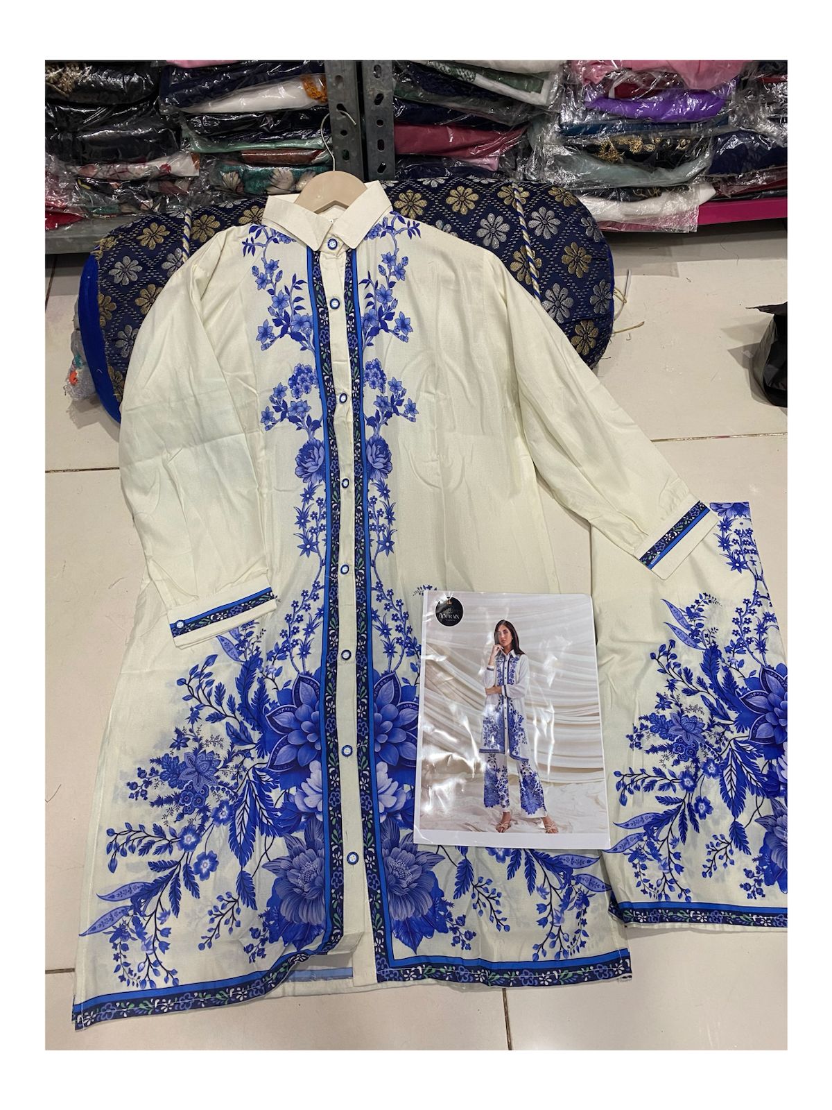 AZURE BLOOM - ROYAL ELEGANCE